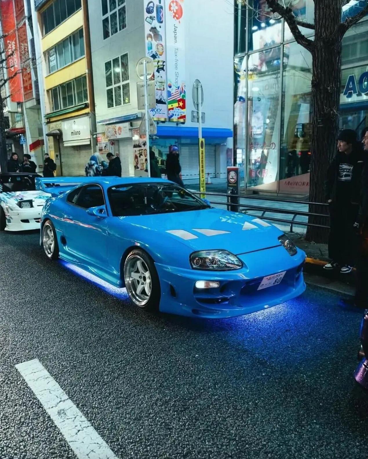 第四代丰田Supra（A80）是90年代JDM四大天王之一，搭载传奇2JZ引擎，