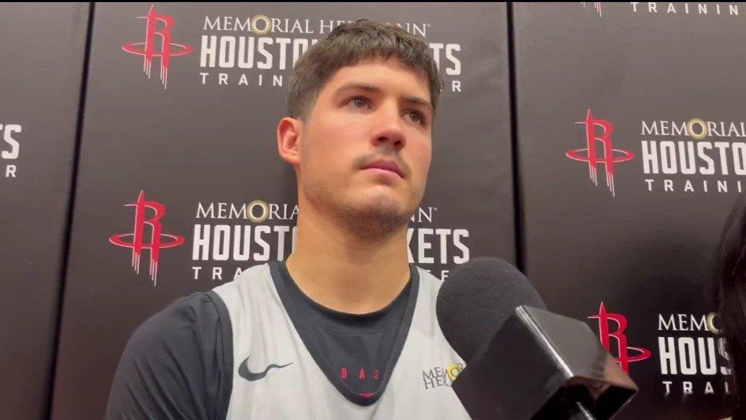 谢泼德向记者透露，在周二俄城失利后他与杜兰特进行了交流，并意识到自己需要更好地寻