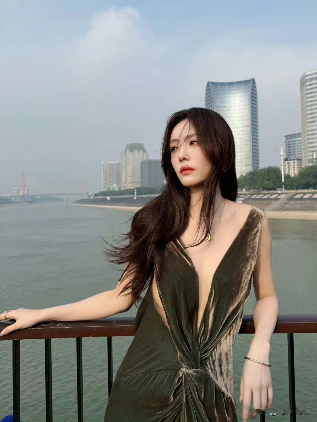 湖北籍90后演员蔡文静，人如其名，文静优雅！蔡文静写真