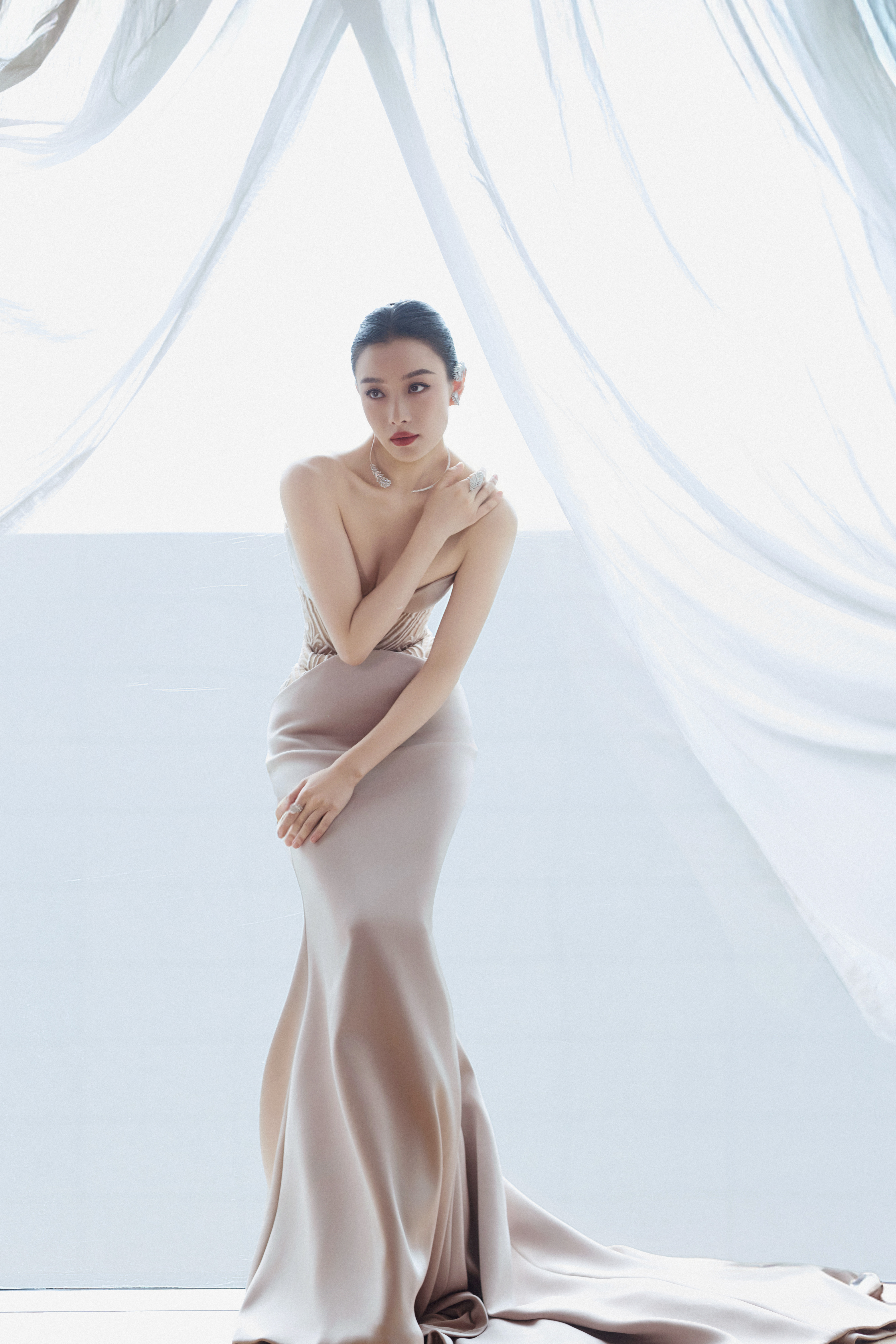 倪妮｜微博之夜红毯 以一身 Georges Hobeika 2025 秋冬高级定