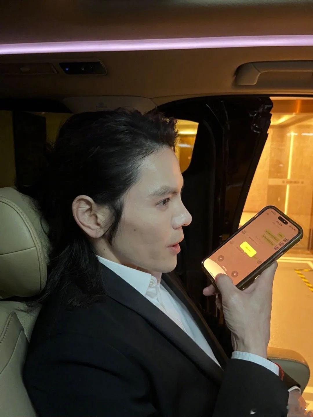 前两天韩国明星李胜利疑似要在香港开夜店，引起了很多网友的不满和热议，随后向佐怒怼