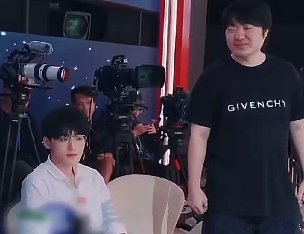 吴彤直播道歉🔄凡事都该换位思考，直播延迟不是故意拖沓，是为了打磨节目质感、守护