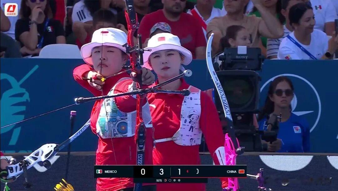 射箭世界杯土耳其安塔利亚站，由李佳蔓、朱静怡、黄雨薇组成的中国女队在反曲弓团体决