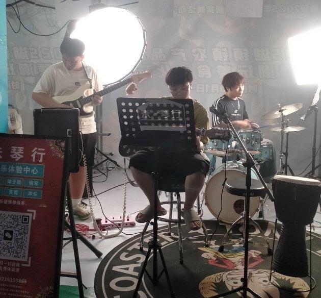 深夜树洞人生感悟 不同的年龄，不同的经历，不同的感受，不同的心态，人生没有提前的