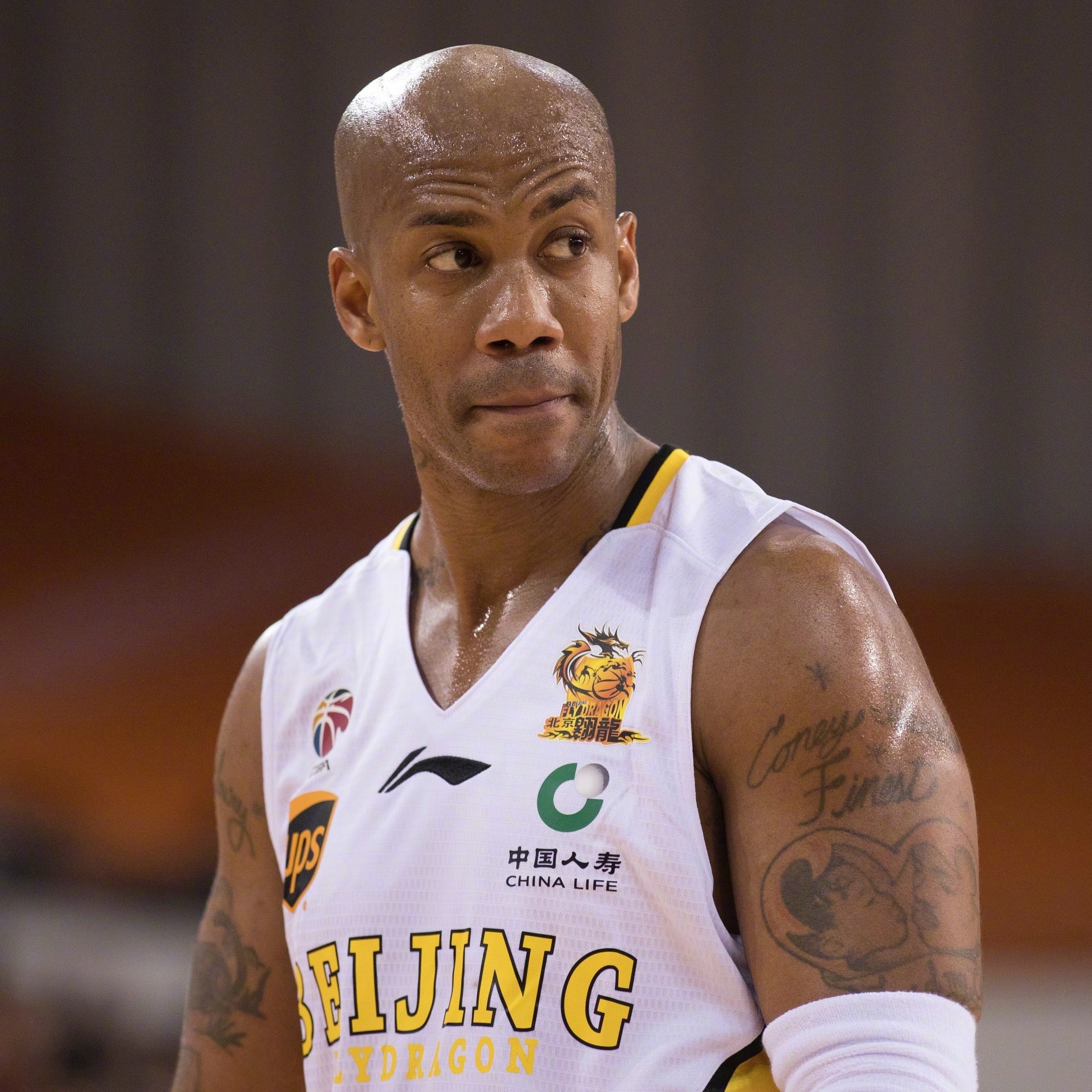 马布里：离开NBA后陷入抑郁，亲人也接连去世，一度想过自杀！后来去中国打球找回了