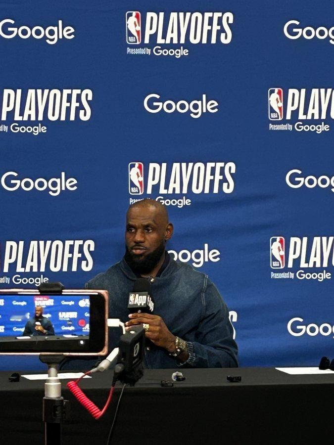 詹姆斯表示，湖人本周花了大量时间打磨进攻战术，研究在缺少东契奇和里夫斯的情况下如