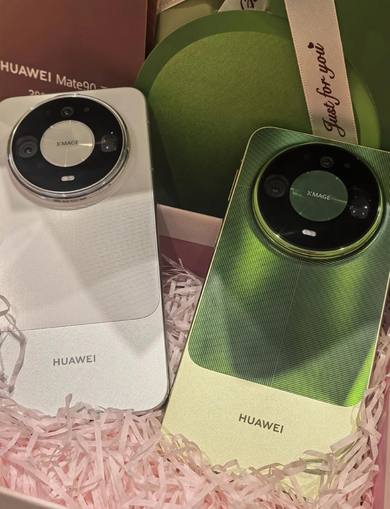 Mate90 Promax
大气机身，精致工艺，颜值气场拉满
大屏观感+高级质感