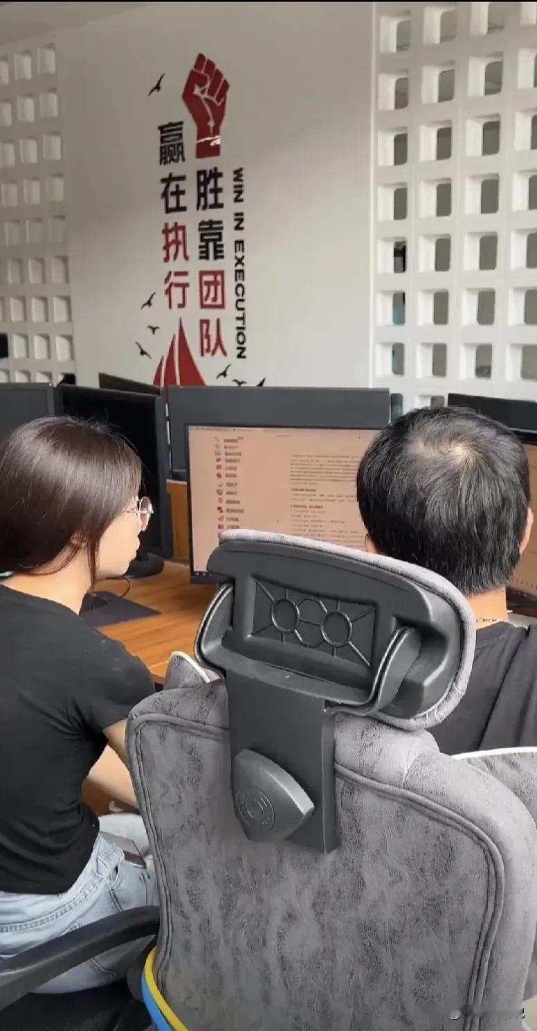 公司新入职不久的员工气冲冲的找HR：下班后一个小时才算加班也就算了，我加了一个小