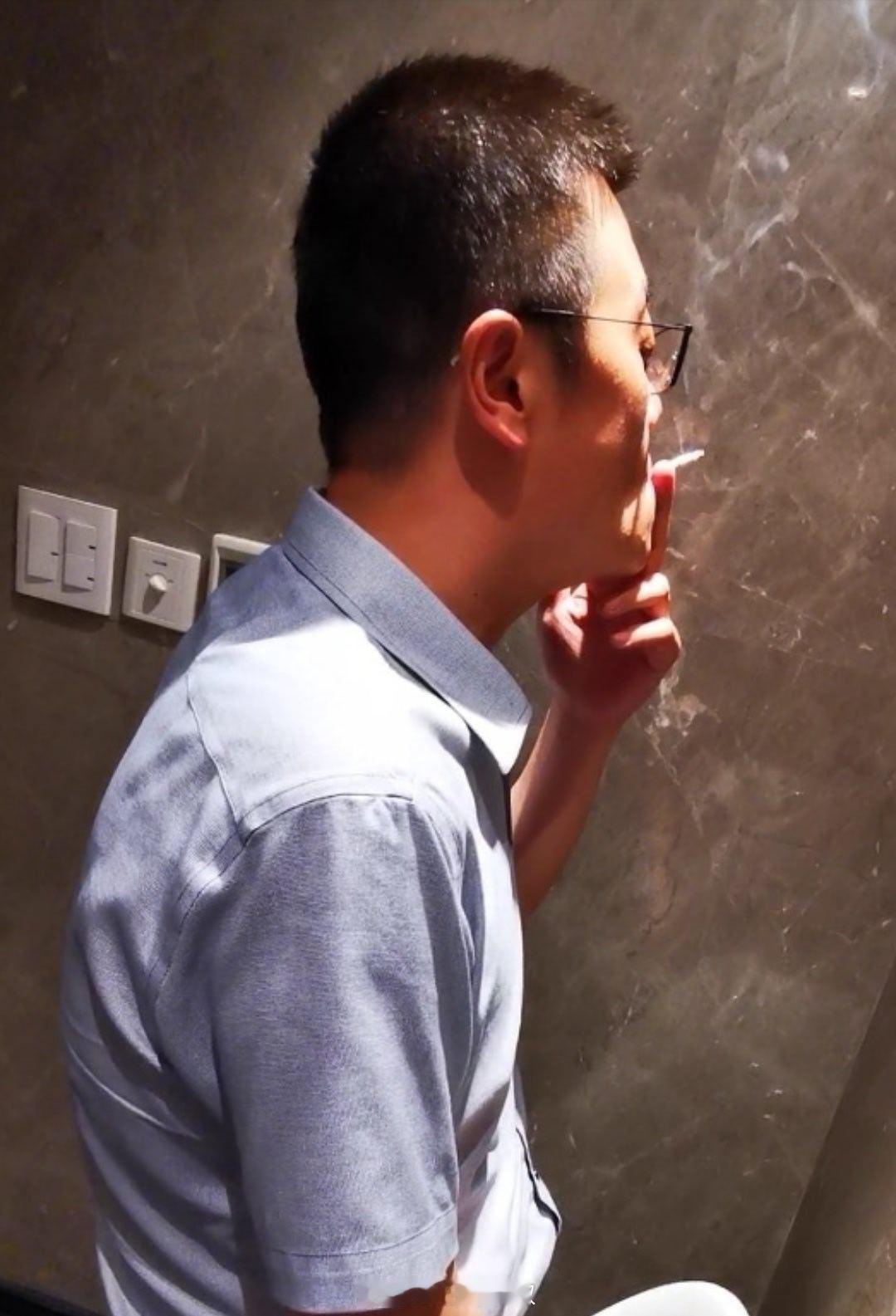 这个天气上了个厕所，全身都湿透了