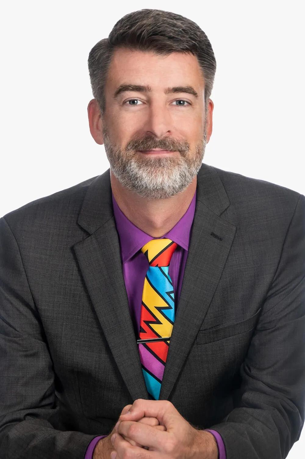 刚刷到美国地缘政治家彼得·泽汉称：美国海军只需要出动2-3艘伯克级驱逐舰封锁马六