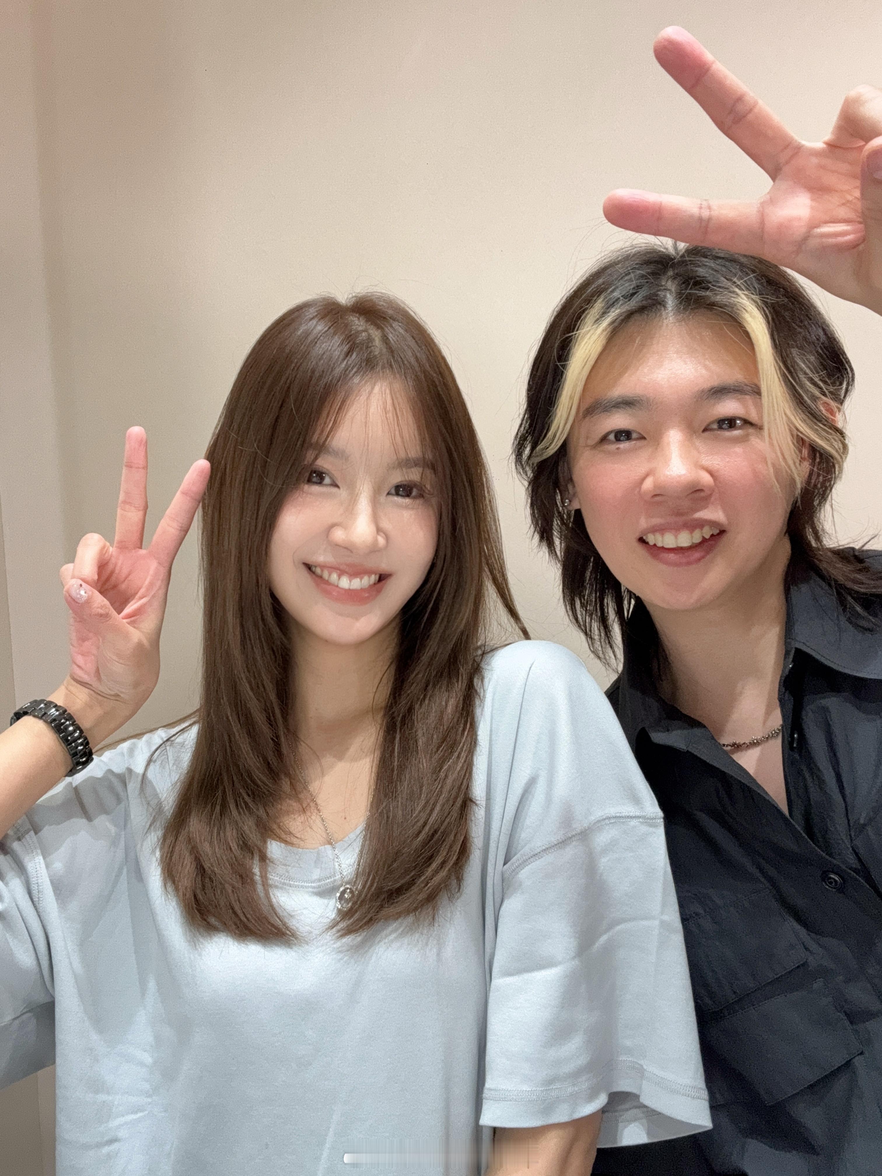 谢谢 张子萱 桑的返图～[爱心][爱心][爱心]比之前发色淡一点的冷色调发色【发