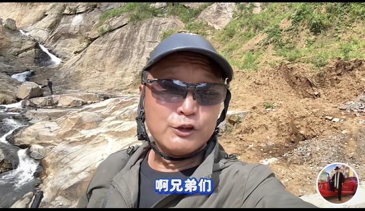 包哥是个好猎手。
         前天包哥说签证即将过期，所以立马回到河内，网
