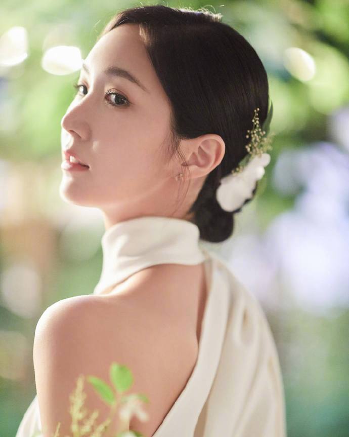 Apink前成员洪瑜暻当妈 青春回忆再添喜事，洪瑜暻官宣即将升级当妈妈，静待小王
