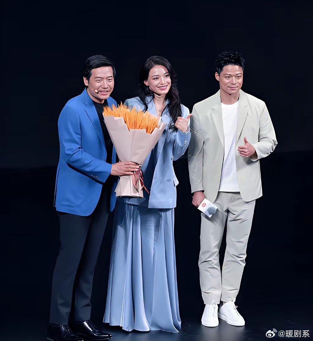 昨天，雷军和舒淇同框火遍全网…昨晚，看到雷军和舒淇站在一起，我没有羡慕雷军和舒淇