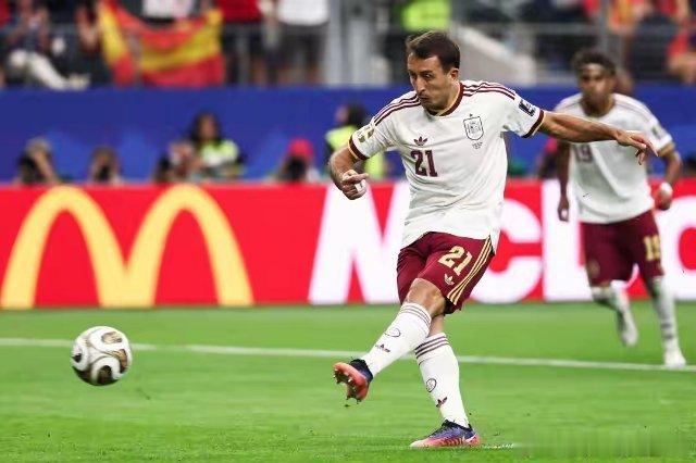 2026美加墨世界杯西班牙2-0法国，奥亚萨瓦尔点射，波罗破门进决赛。北京时间2