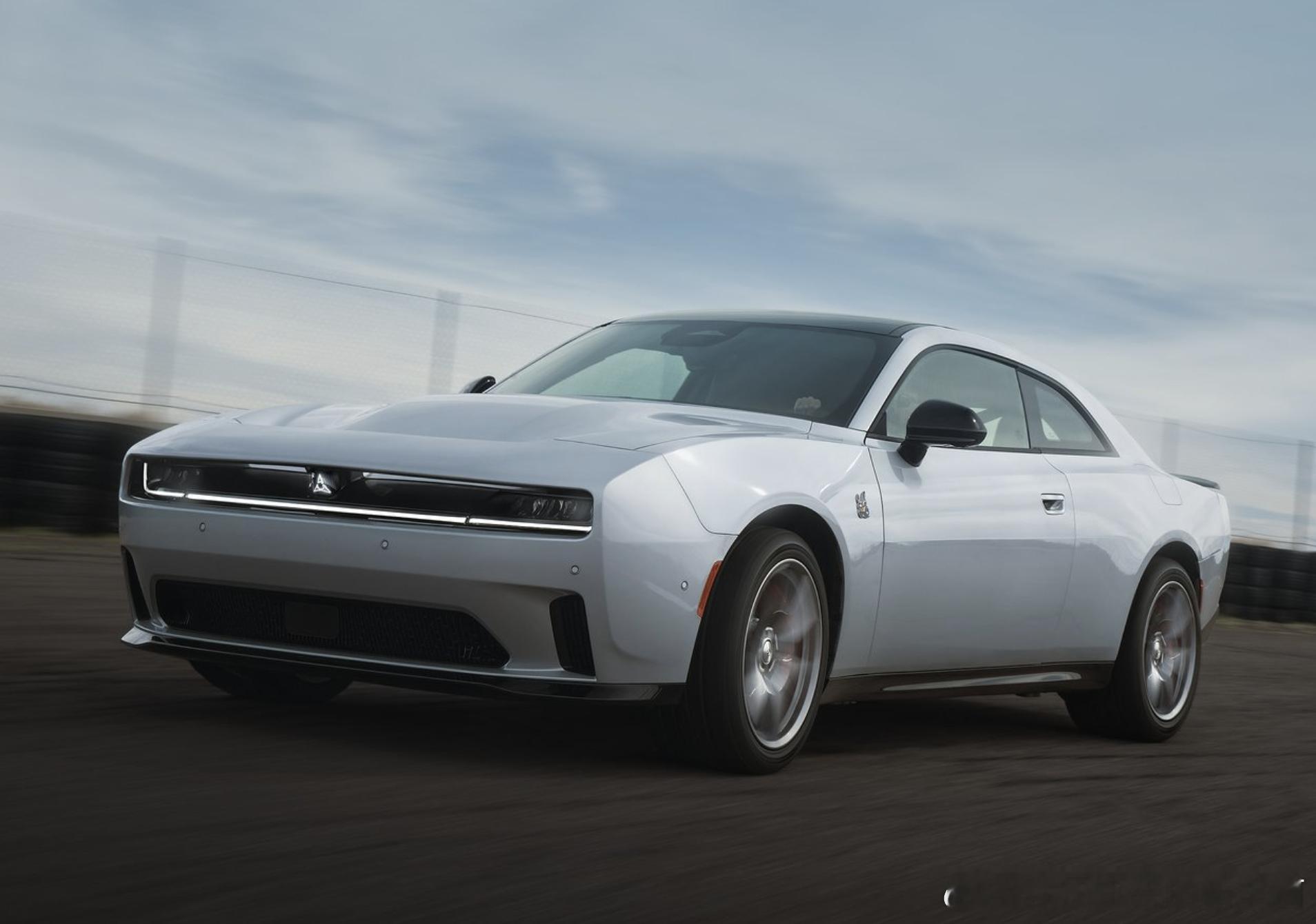 #这是你要的潮车吗# 全新道奇Charger Daytona，虽然是电的，但是官