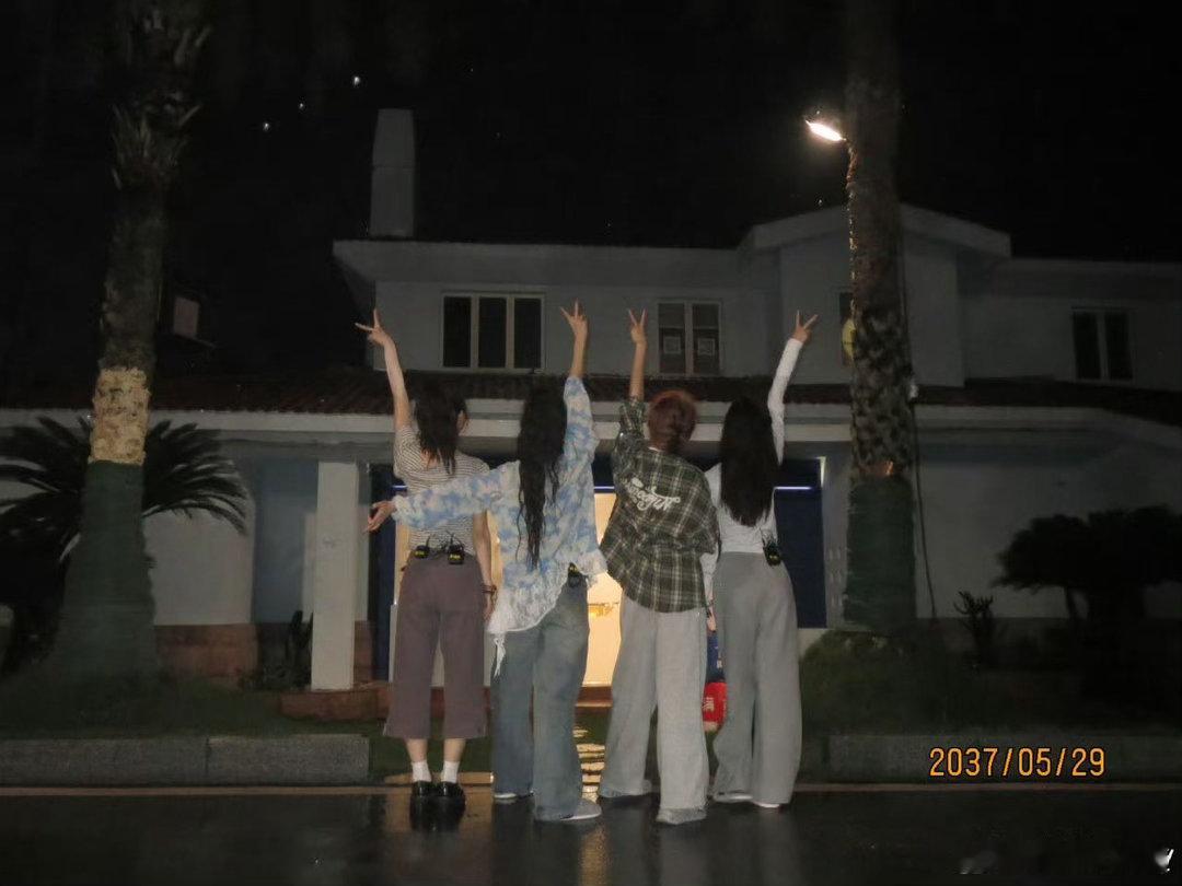 代斯你到底有几个好姐姐代斯浪姐合照上新 代斯真乘风合影大户来的！终于看到了二公小