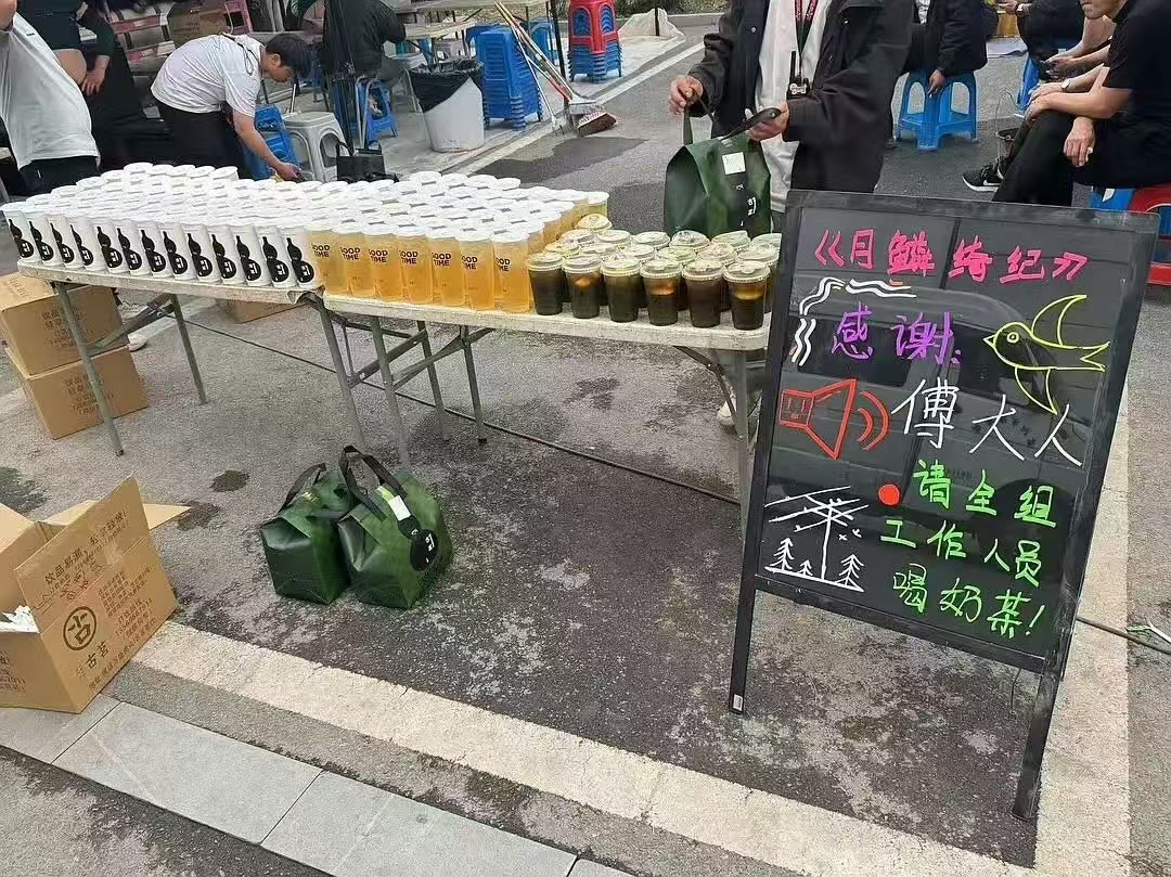 辛云来进步第一步辛云来抵达横店第一步辛云来真的太想进步了哈哈哈哈，进步的第一步是