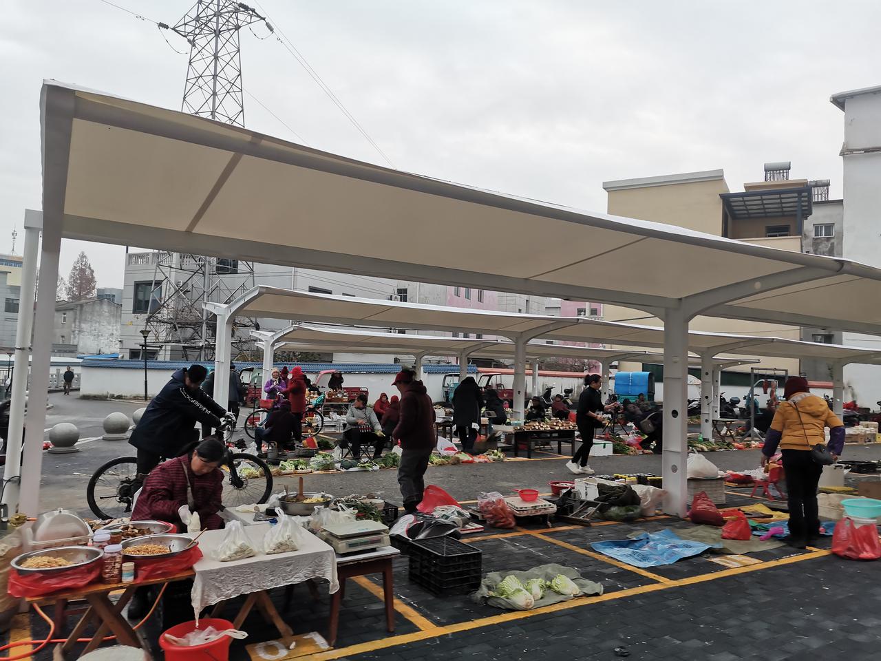 我和儿子打赌，我输了， 输的很开心😊

我每次送儿子经过这条三岔路时，要么堵车