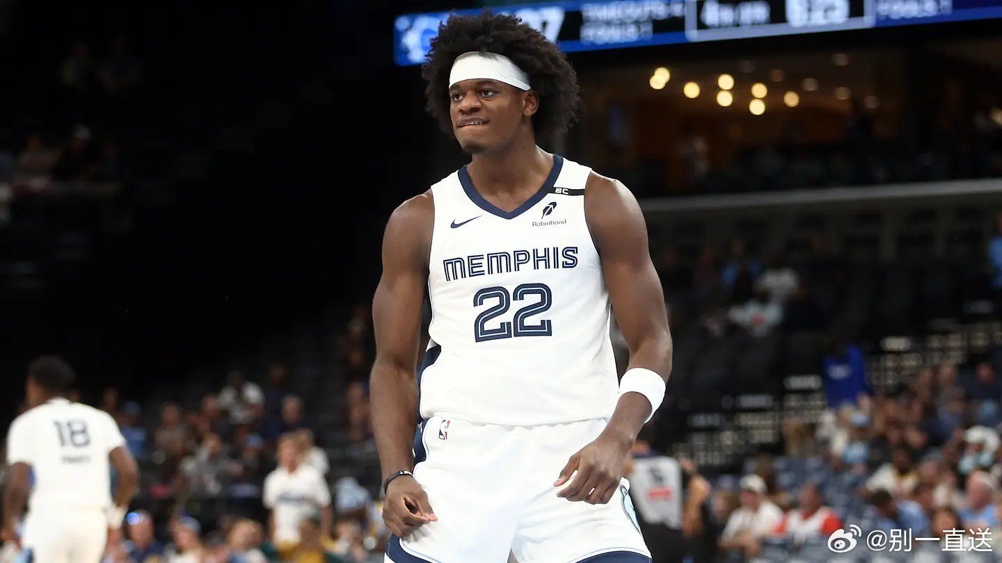 UCF两位校友新赛季征战NBA，法尔签双向合同2026-27赛季NBA已经开打，