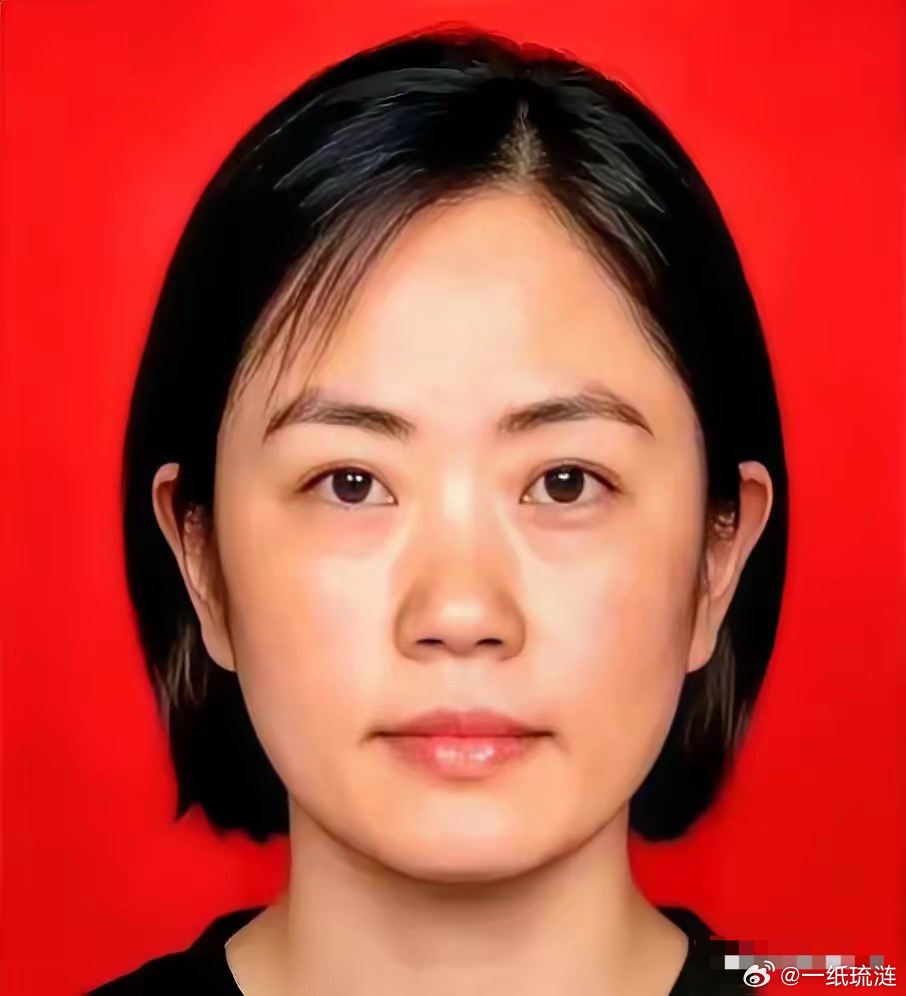 据人民网报道，一个手握大校军衔、拥有高级工程师职称的退役空军女军官，刚在重庆渝北