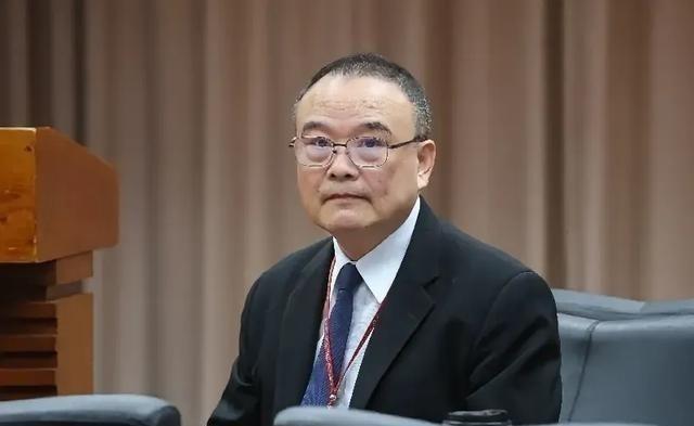 台北故宫院长萧宗煌曾叫嚣，“故宫文物是在“中华民国”执政时带来到台湾的，属于“中
