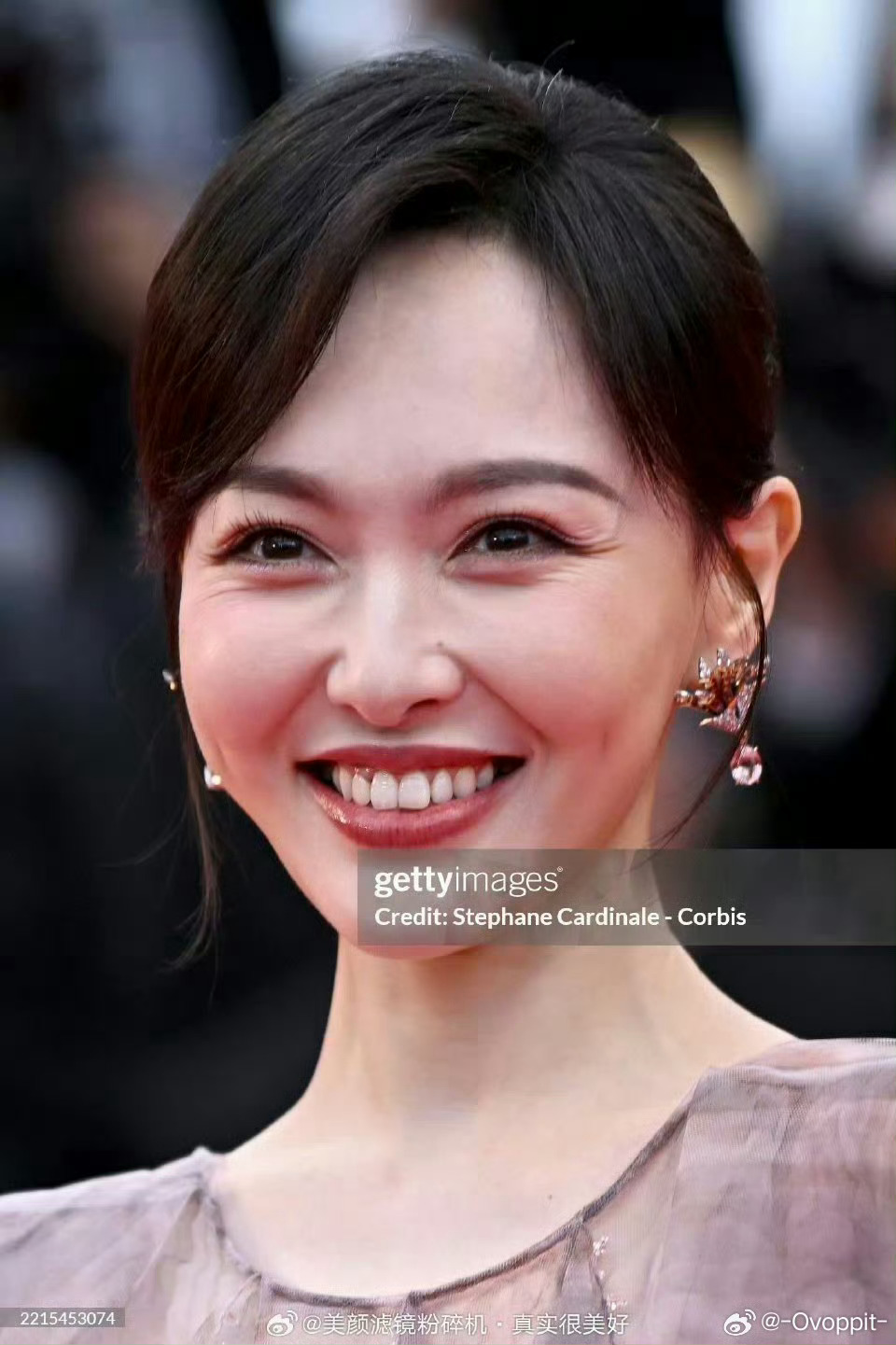 刘诗诗 从此不敢见观音为什么还要拉着刘亦菲啊 两位都很美啊 提现美的方式有很多种