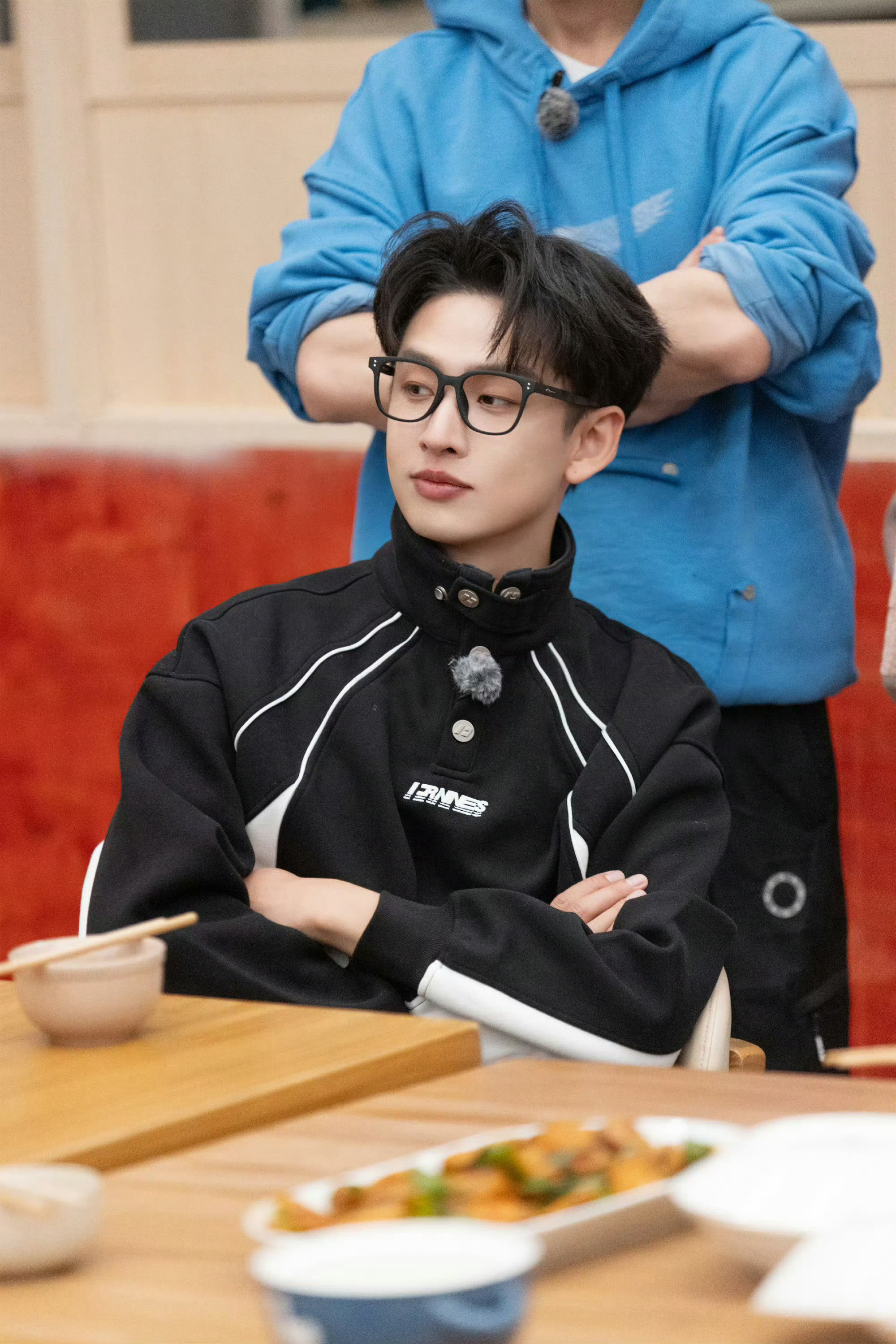 张远念念不忘必得齐思钧 哈哈哈哈张远吃菌子，谐音梗狂cue齐思钧，“我们一齐（起