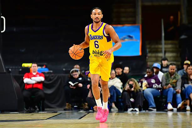 湖人二队南湾湖人大胜了热火二队苏福克斯天力。然而被湖人下放到南湾湖人的科比-巴夫