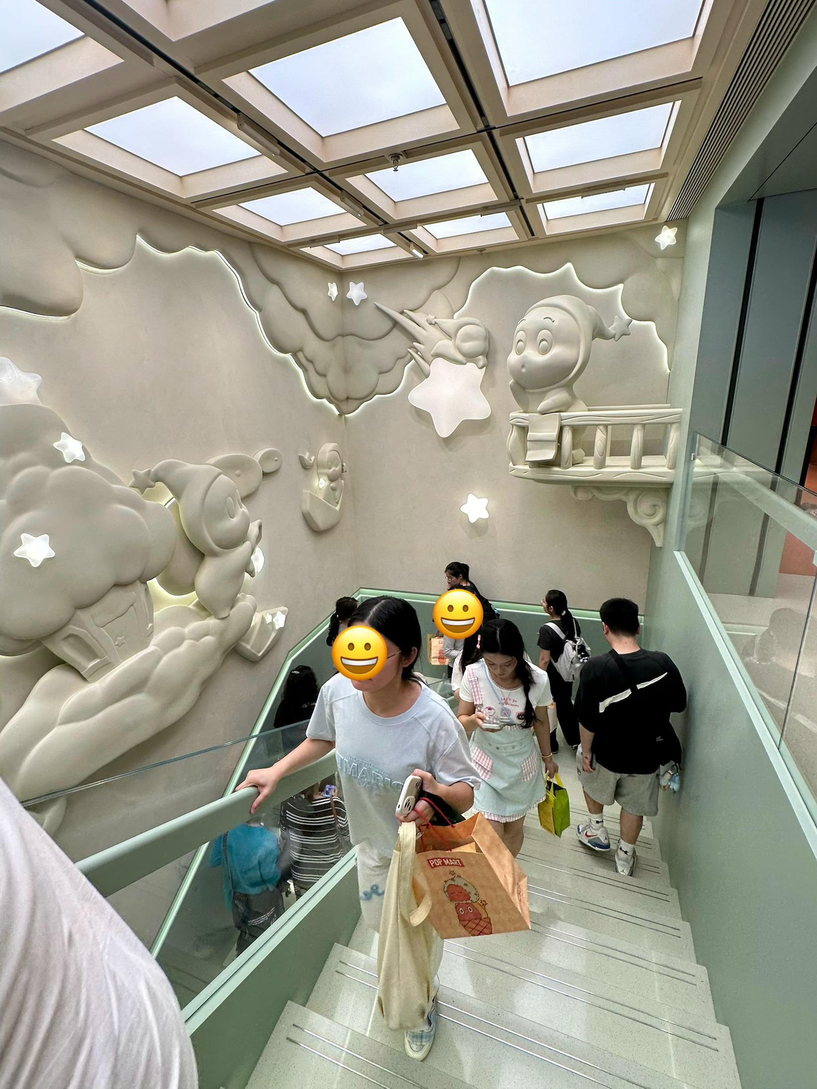 全国最大泡泡玛特开业龙翔桥这个位置地铁出口要更堵了[流汗] ​​​