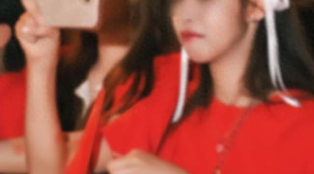 “中专女儿去香港追星，全家低保没了”，表姐哭诉“天塌了”
