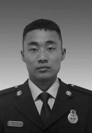 消防战士赵永一，于2019年3月31日，扑火人员在转场途中，受瞬间风力突变影响，