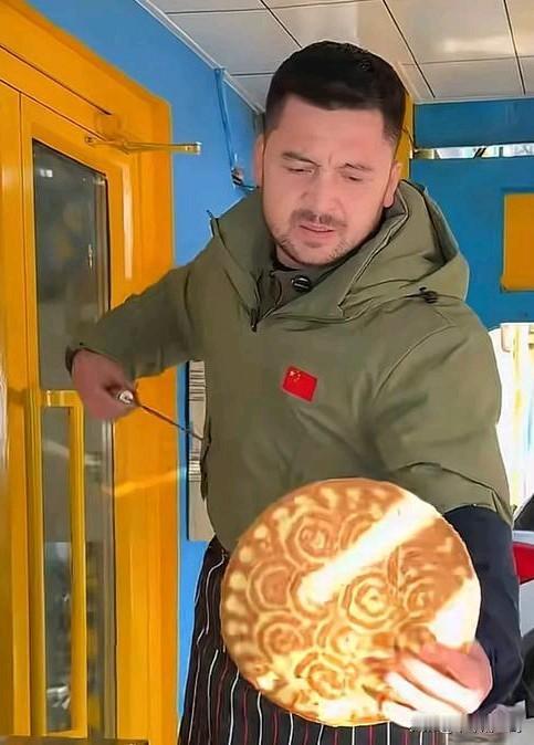 “泽连斯基”到中国新疆来打馕了，这消息一说，估计会让人破防了。真实情况是，新疆一