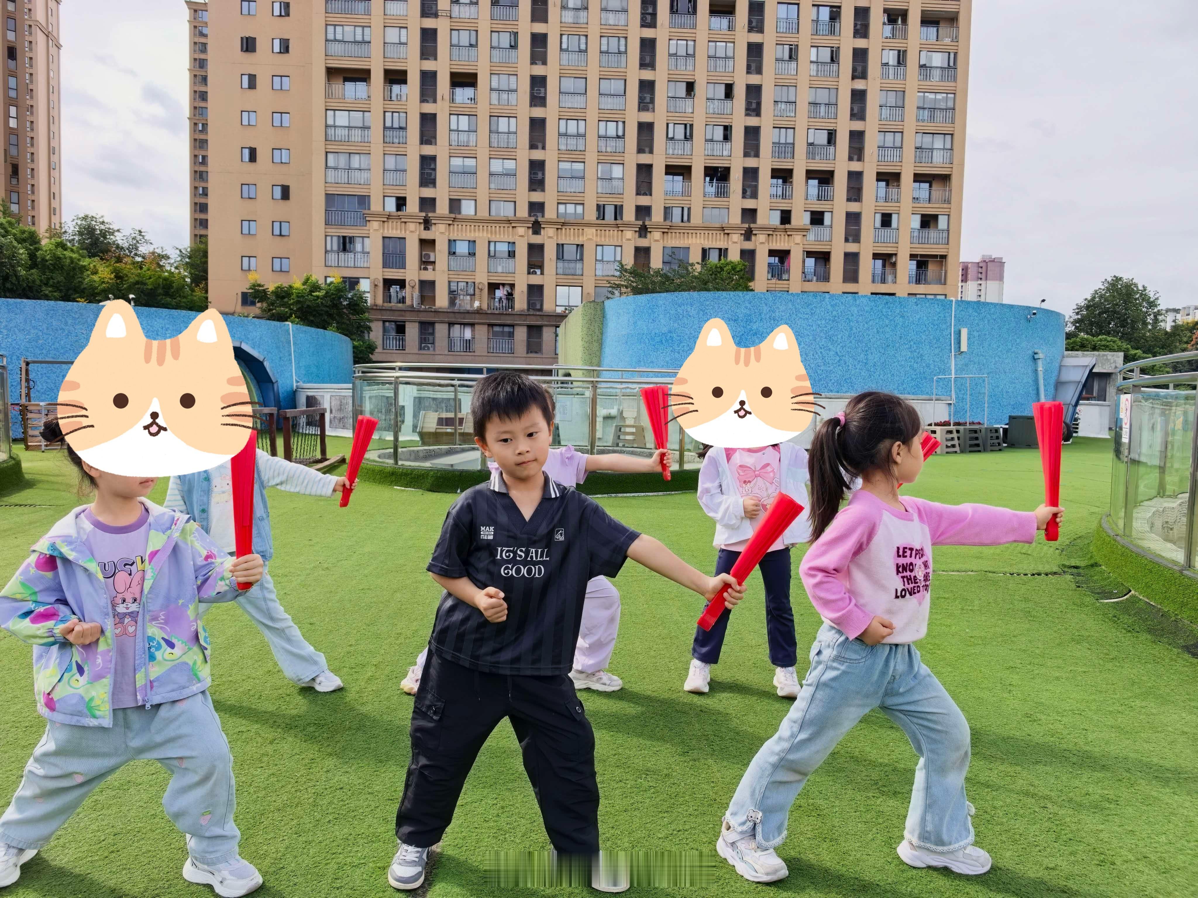 各位朋友早安啦用元气满满的功夫肥恩开启一天啦哈哈哈哈哈早安 ​​​