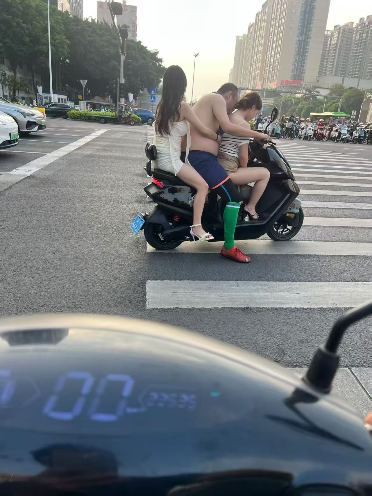 爱踢球的男生 ​​​