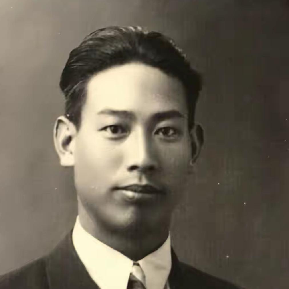 许光达和红22团被敌困于官帽山，将被歼时，他发现一粗藤悬向崖下
 
这根碗口粗的