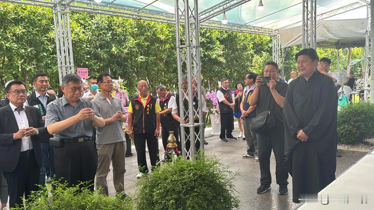 傅崐萁母丧　柯文哲致哀　

国民党团总召傅崐萁之母刘满兰老太太7月24日辞世，享