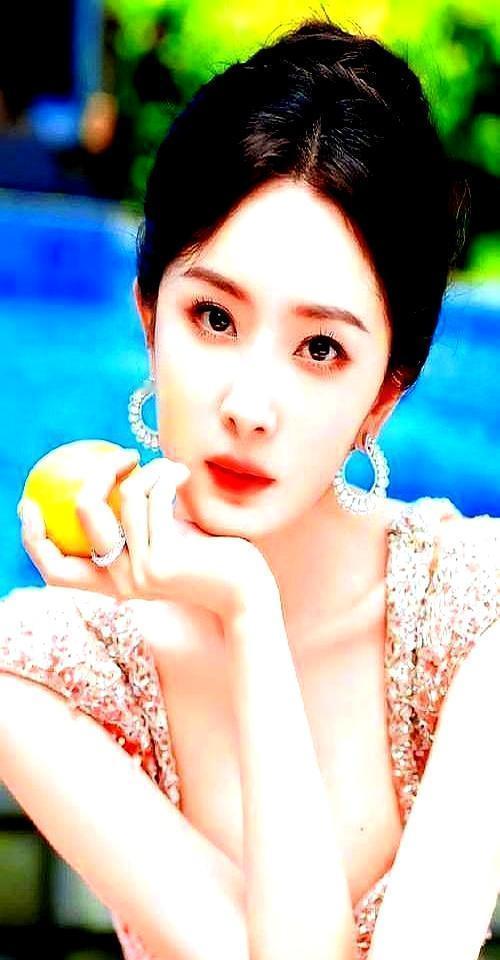 喂到你嘴边的“修罗场”，一场精心策划的“神经骗局”。
流量的操盘手，挥舞着剪辑的