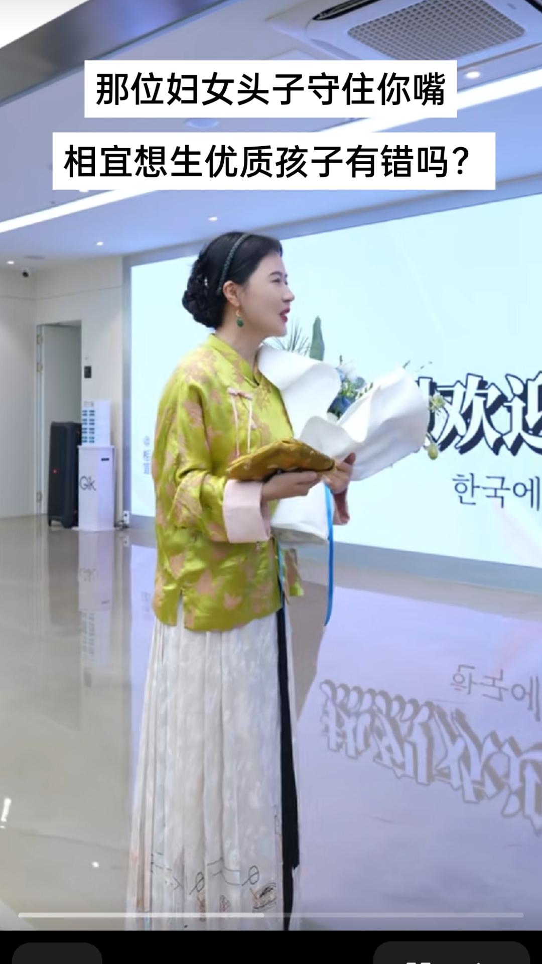      “各人自扫门前雪，莫管他人瓦上霜”，这句流传百年的俗语，道尽了人与人之