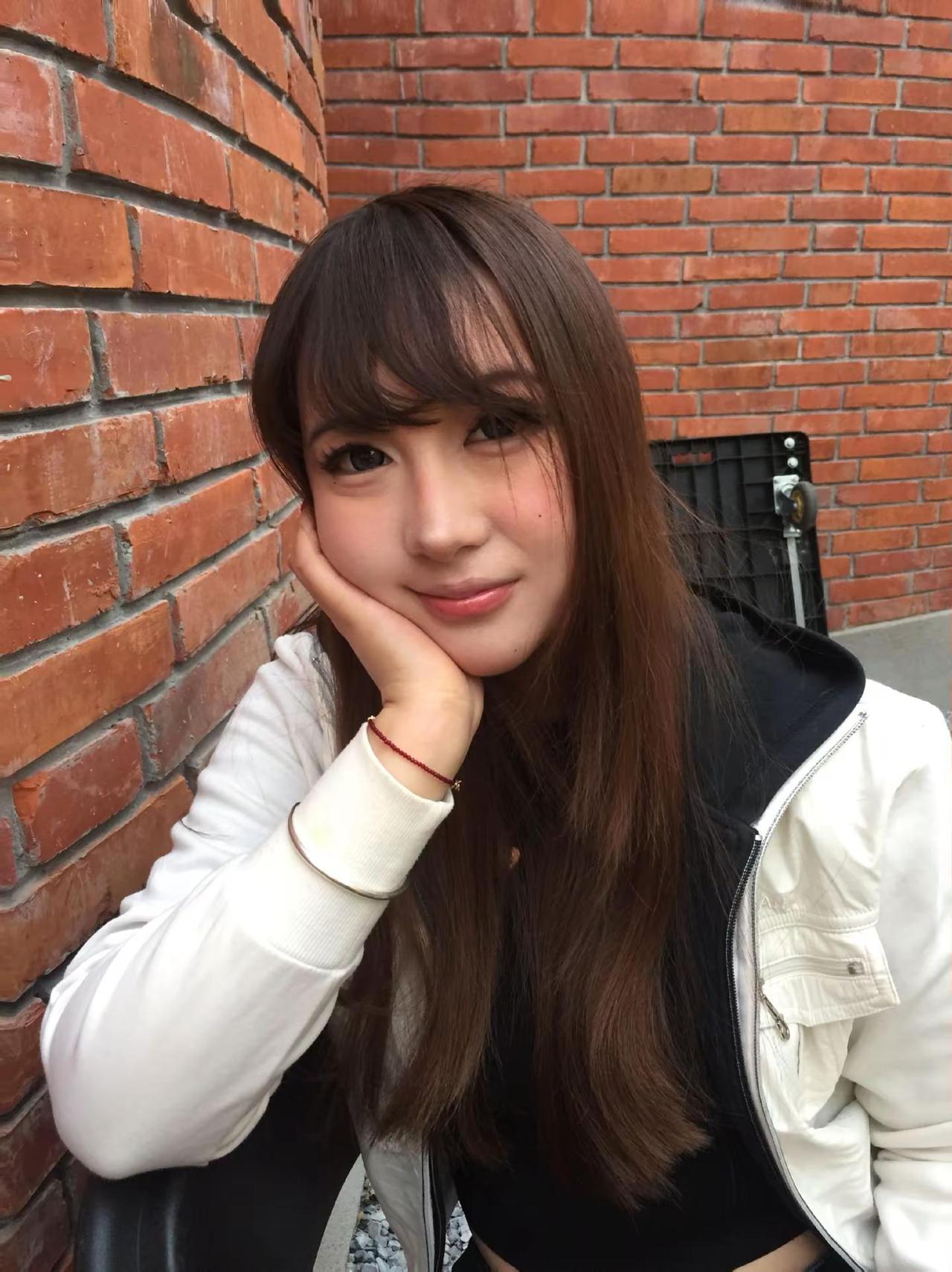 还能怎么办呢 小五就是一个如此迷人的女孩子呀