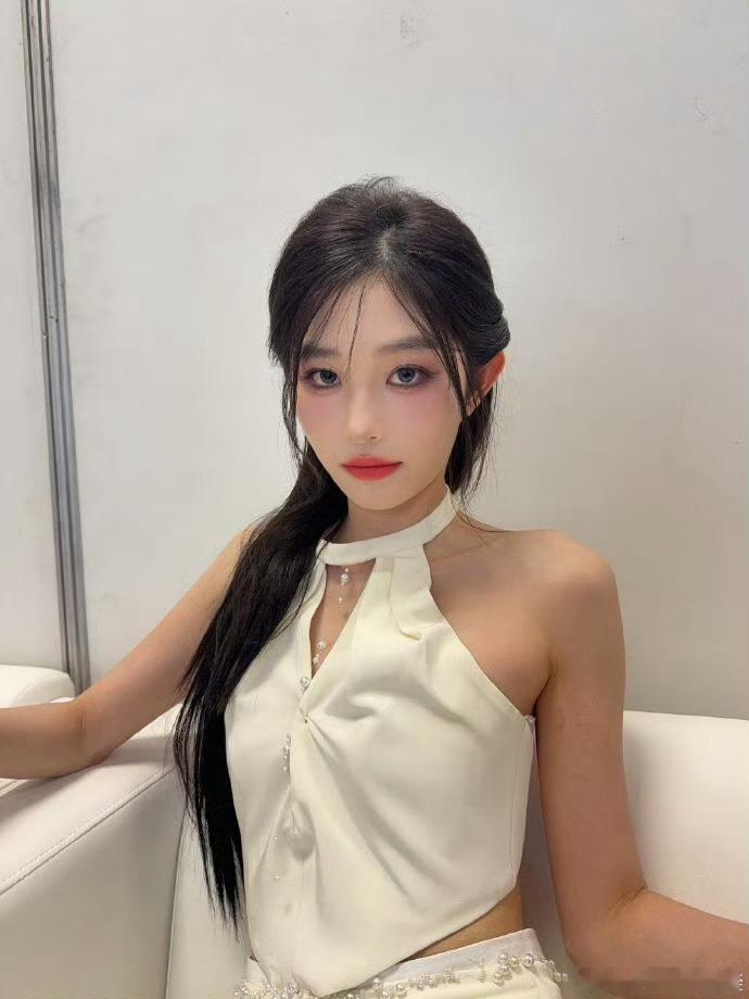 艺人纷纷与丝芭传媒解约鞠婧祎、赵粤、王奕、郑丹妮纷纷解约，我只能说48你克扣美女