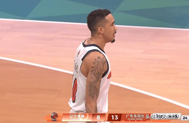 奎因太不讲理了，30+4+4+5打爆辽宁




奎因实力太强了，面对辽宁男篮，