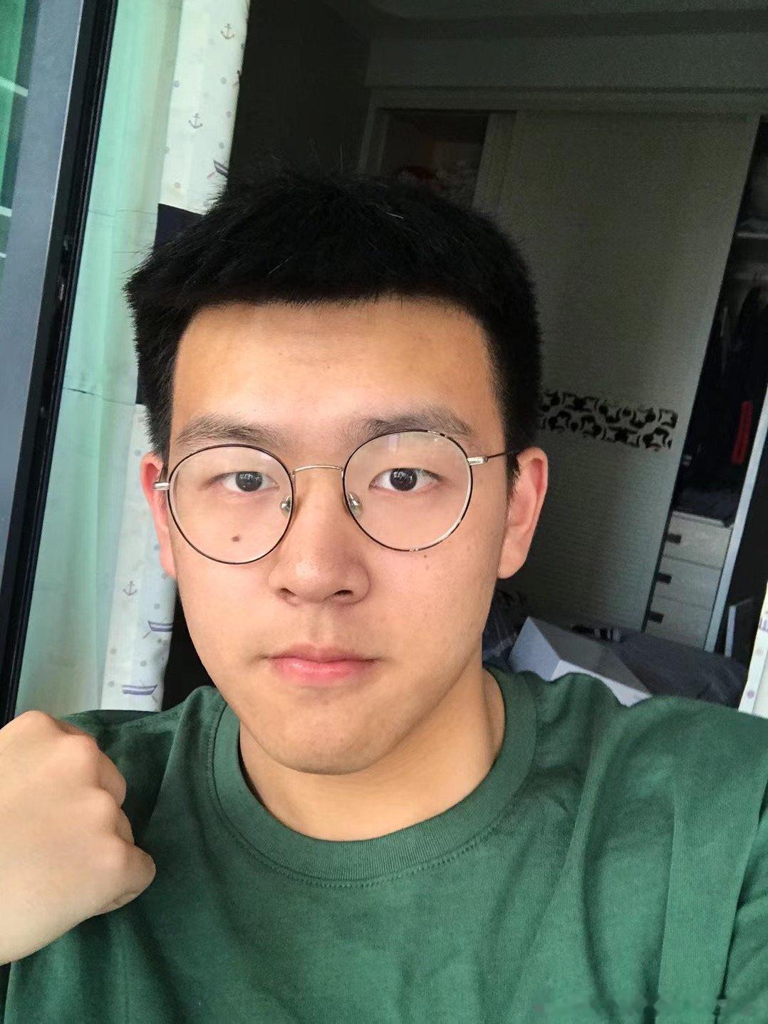 又改🆔了 显示一下自己的身份曾用名：陈粒的小老婆鸭              