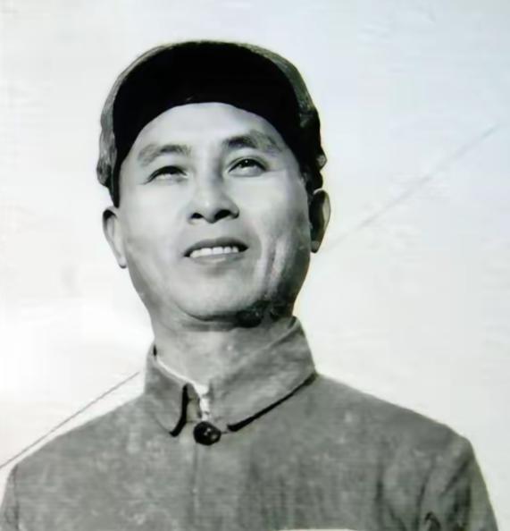 1941年，谢育才夫妇被捕，在狱中生下一个儿子。为逃出去，夫妻二人将儿子遗弃，越