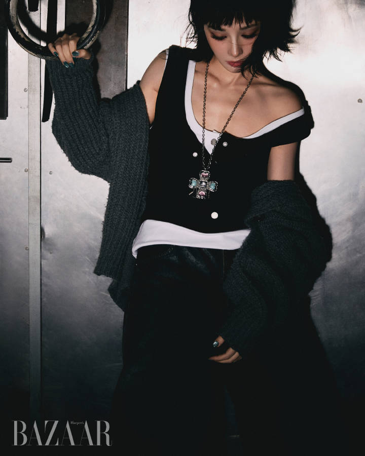 彭小苒越南芭莎新年封彭小苒这波开年封面太绝了！登上越南芭莎新年封，风格百变眼神有