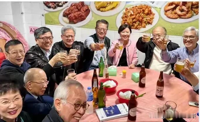 黄仁勋去到哪里都爱吃路边摊，在台湾省的时候吃路边摊，这次在越南和印尼也是吃路边摊