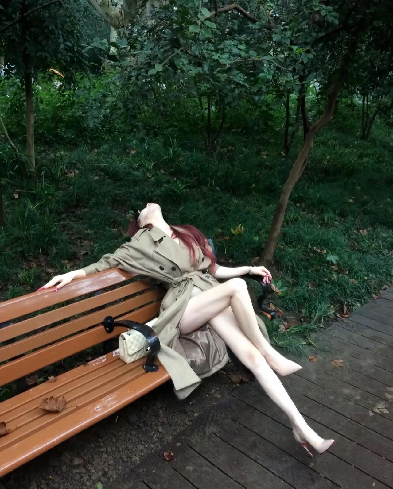 姐姐的腿，是冬天里的一汪江水，美丽又冻人[大笑][大笑][大笑]