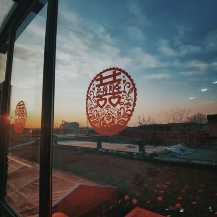 今天是农历三月三。在我们这个小镇有三月三地菜子煮鸡蛋这个习俗。
早上5点多钟，我