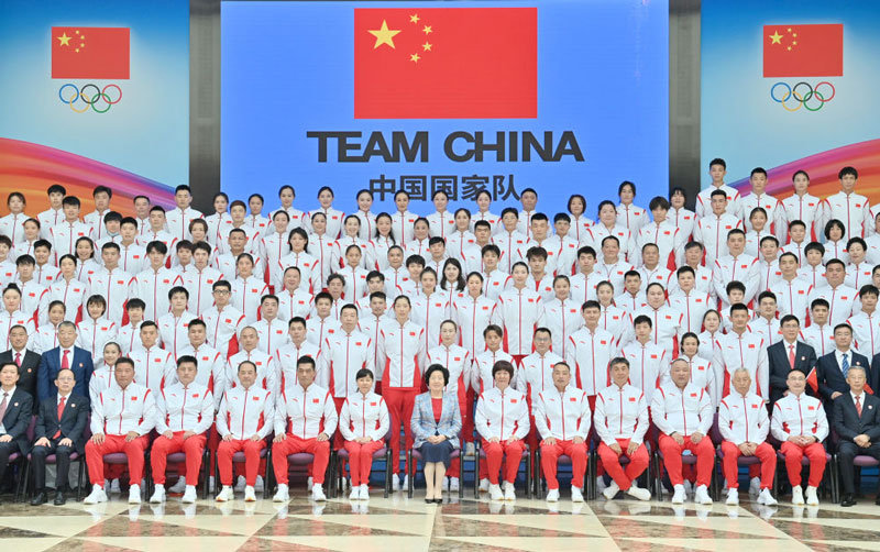 #这就是团队精神# 巴黎奥运会，中国健儿们用实际行动诠释了团队精神的真谛，他们的