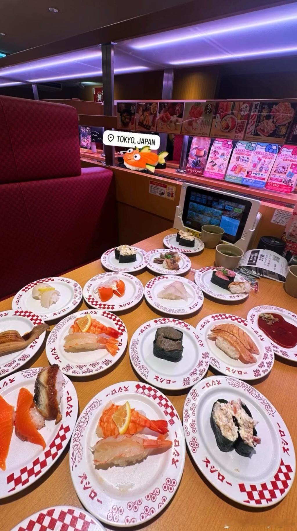 安娜·赫尔希到达日本东京，先来一顿寿司郎🍣 